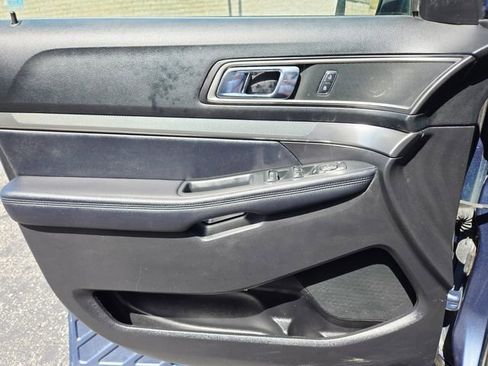 Used 2018 Ford Explorer XLT image 33