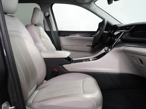 Used 2023 Jeep Grand Cherokee Overland image 15