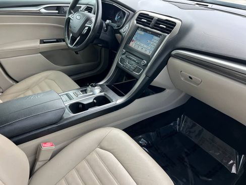 Used 2017 Ford Fusion Energi SE FWD image 16