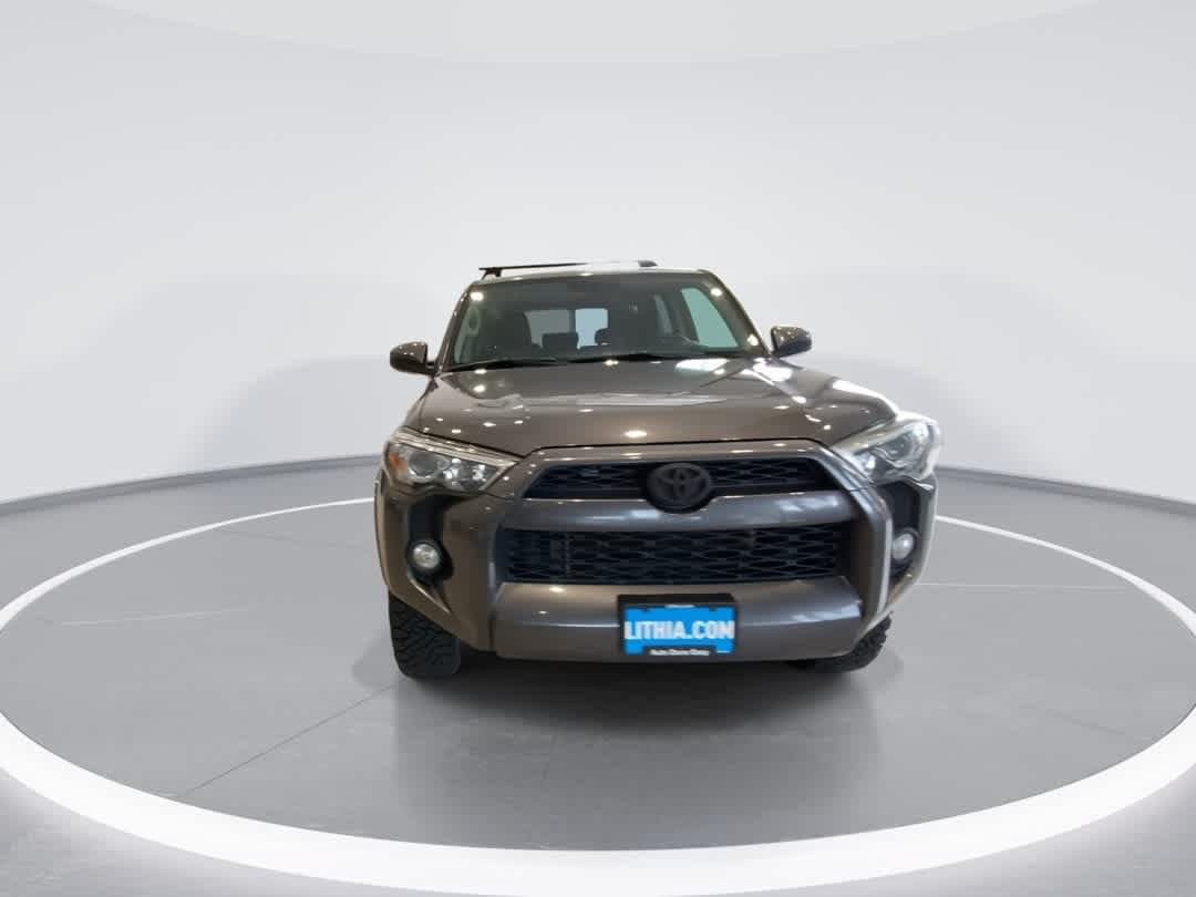 Used 2017 Toyota 4Runner SR5 AWD/4WD image 3