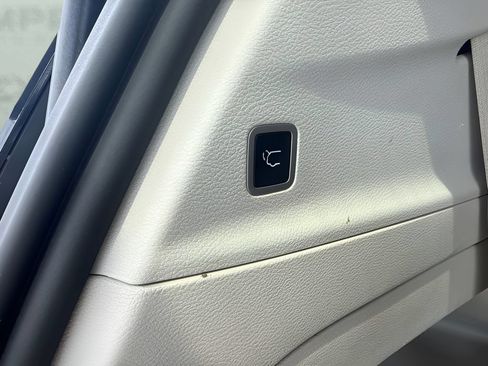 Used 2023 Chrysler Pacifica Touring-L FWD image 29