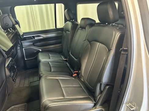 Used 2024 Jeep Wagoneer Series II AWD/4WD image 17