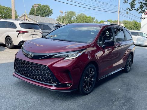 Used 2026 Toyota Sienna XSE FWD image 13