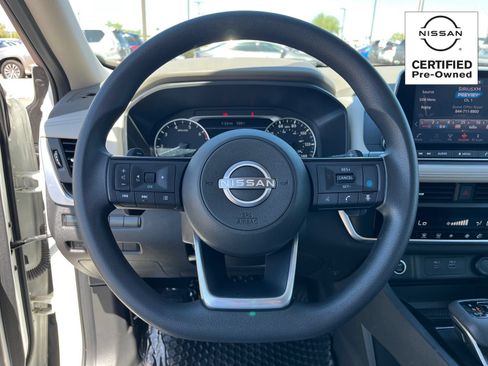 Certified 2023 Nissan Rogue SV FWD image 18