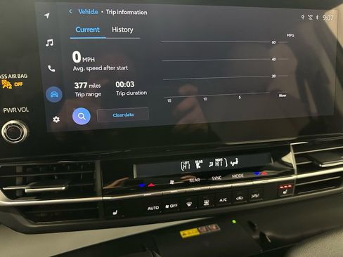 Used 2025 Toyota Sienna XSE image 34