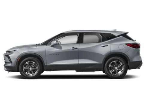 Used 2025 Chevrolet Blazer LT FWD image 3