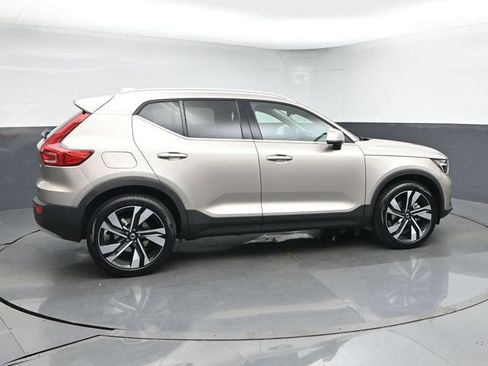 Used 2024 Volvo XC40 B5 Ultimate AWD/4WD image 9