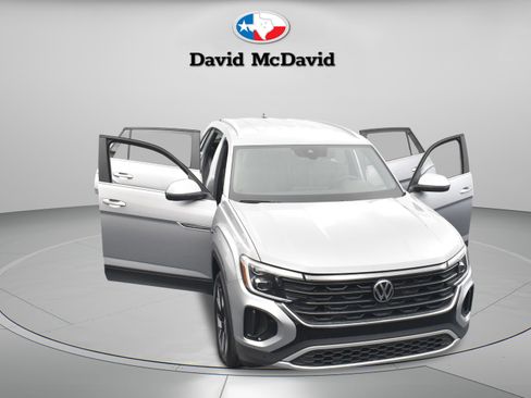 Used 2024 Volkswagen Atlas Cross Sport SE image 38