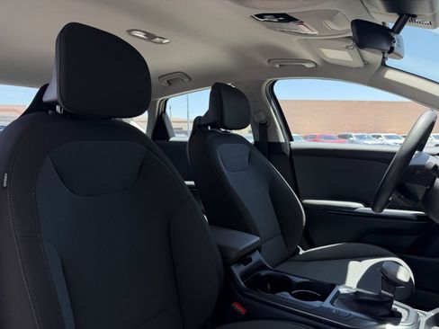 Used 2025 Kia K4 FWD image 38