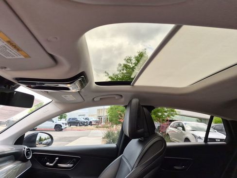 Used 2024 Mercedes-Benz GLC 300 4MATIC image 30