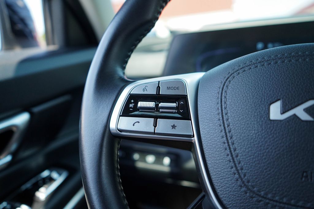 Used 2025 Kia Telluride S FWD image 32