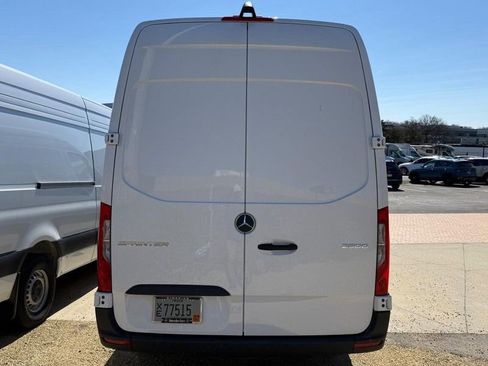 Used 2025 Mercedes-Benz Sprinter 2500 image 4