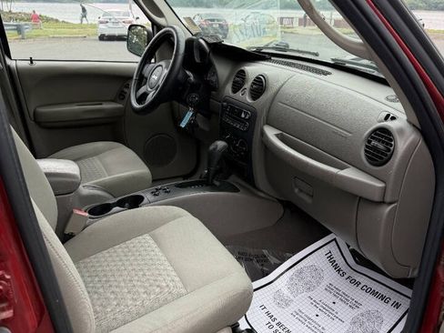 Used 2007 Jeep Liberty Sport AWD/4WD image 16