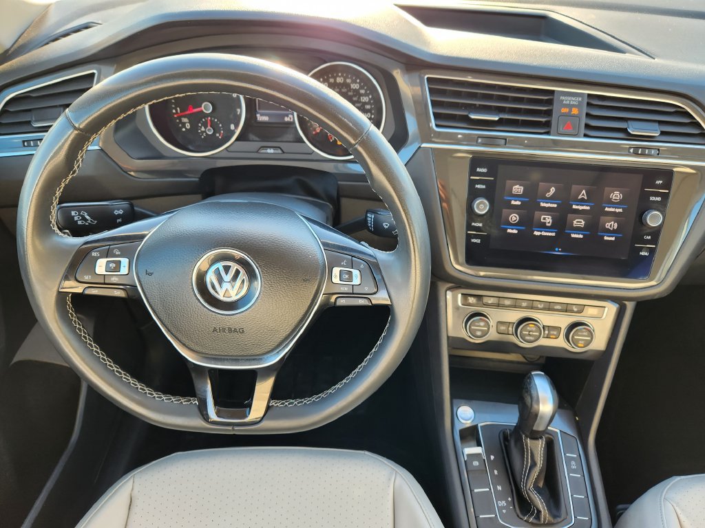 Used 2021 Volkswagen Tiguan SE w/ Panoramic Sunroof Package FWD image 21