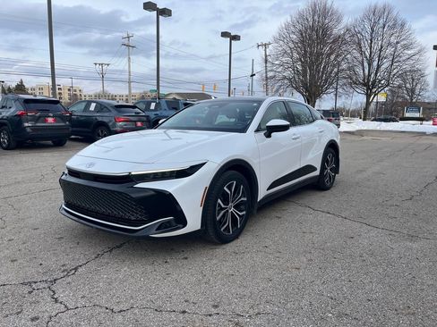 Certified 2023 Toyota Crown Limited image 1