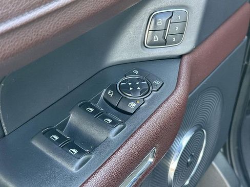 Used 2022 Ford Expedition Limited image 23