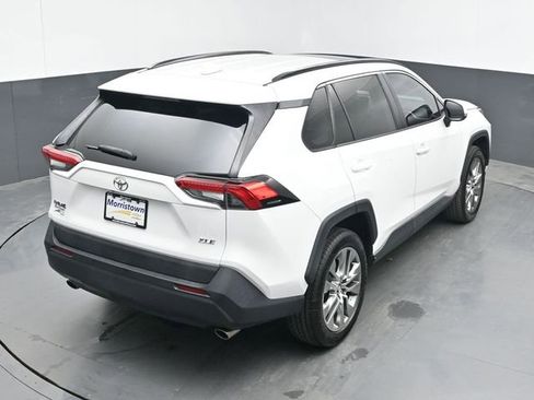 Used 2020 Toyota RAV4 XLE Premium image 40