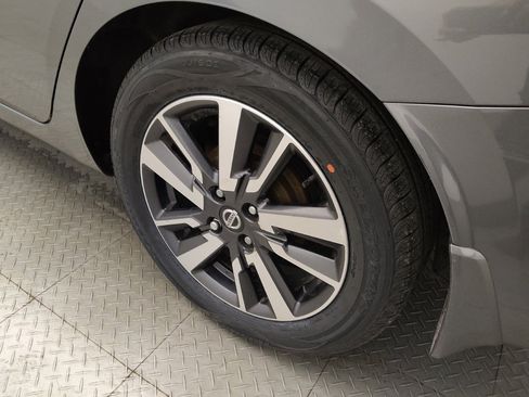 Used 2020 Nissan Versa SV FWD image 31