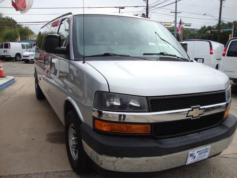 Used 2017 Chevrolet Express 3500 LT w/ LT Preferred Equipment Group image 2