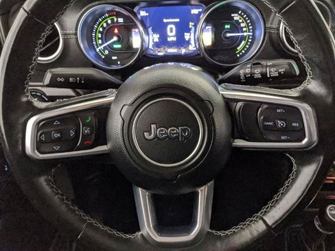 Used 2022 Jeep Wrangler Unlimited Sahara AWD/4WD image 11
