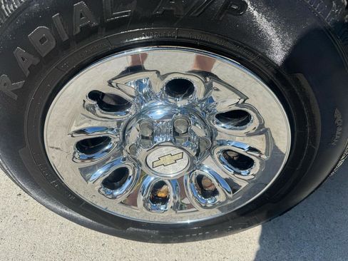 Used 2010 Chevrolet Express 1500 RWD image 13