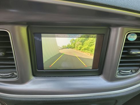 Used 2019 Dodge Charger SXT RWD image 16