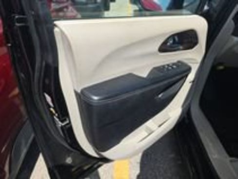 Used 2021 Chrysler Pacifica Limited w/ Premium & Safety Sphere Group AWD/4WD image 17