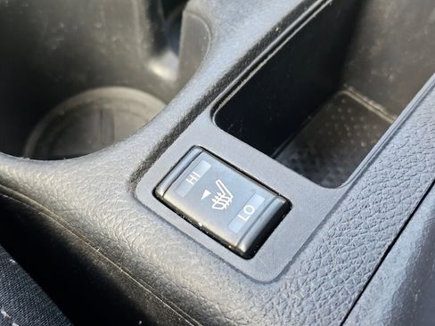 Used 2018 Nissan Rogue S image 34