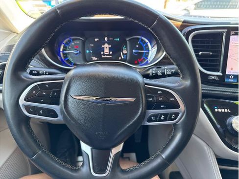 Used 2023 Chrysler Pacifica Limited FWD image 43