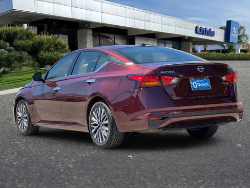 Used 2025 Nissan Altima 2.5 SV FWD image 7