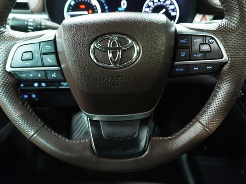 Used 2024 Toyota Sienna Platinum AWD/4WD image 21