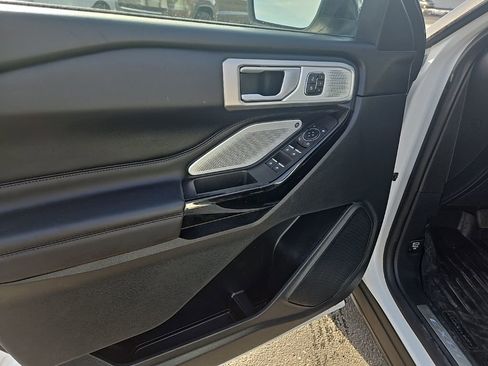 Used 2023 Ford Explorer Platinum w/ Technology Package image 9
