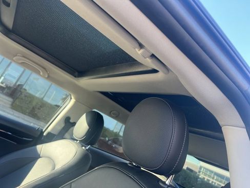 Used 2022 MINI Cooper 2-Door Hardtop image 5