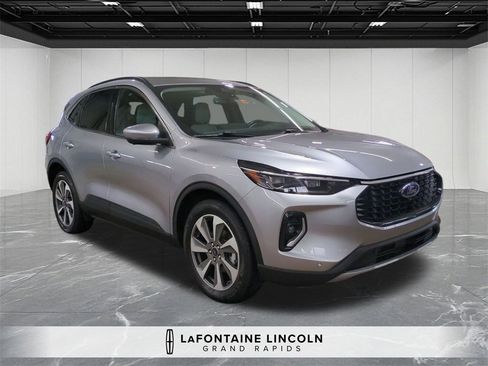 Used 2023 Ford Escape Platinum image 7