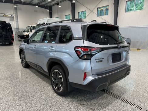 Used 2025 Subaru Forester Touring AWD/4WD image 16