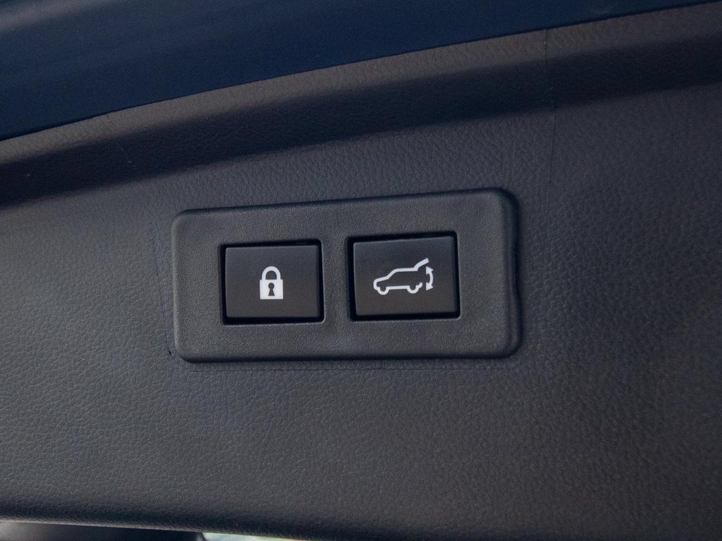 Used 2025 Subaru Outback Onyx Edition AWD/4WD image 17