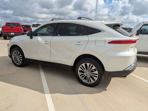 Used 2021 Toyota Venza Limited image 6