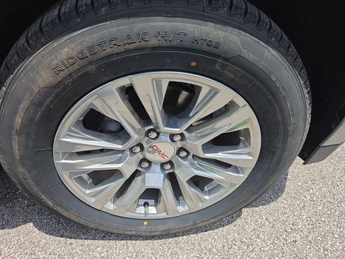 Used 2024 GMC Yukon Denali AWD/4WD image 13