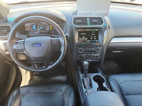 Used 2016 Ford Explorer XLT w/ Equipment Group 202A AWD/4WD image 14