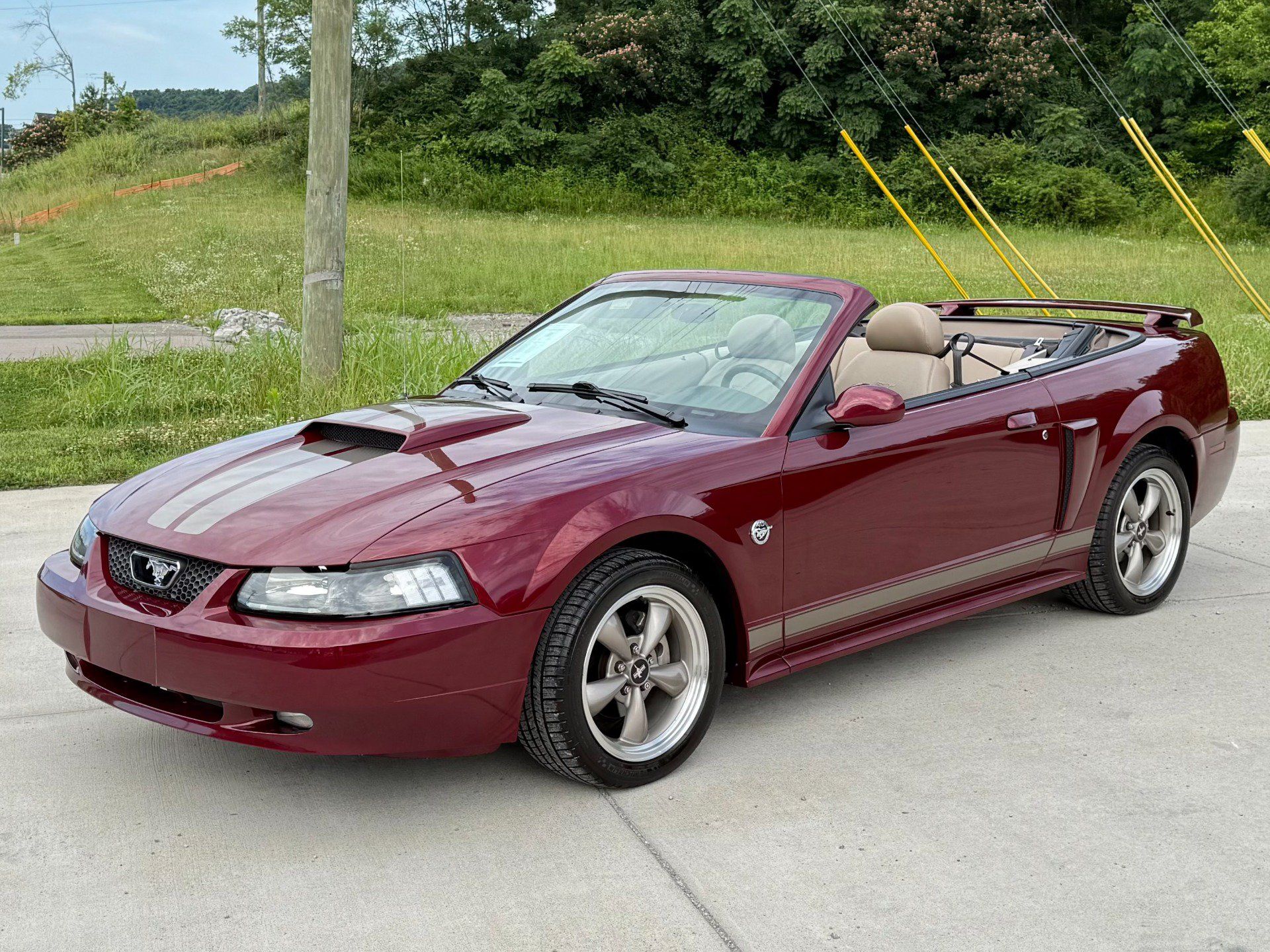 Used 2004 Ford Mustang GT RWD image 2