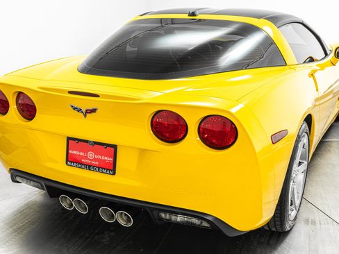 Used 2005 Chevrolet Corvette Coupe w/ Preferred Equipment Group RWD image 32