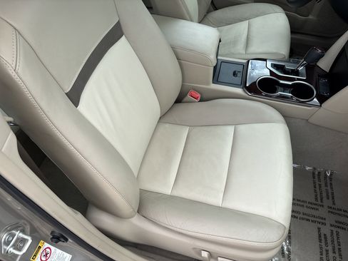 Used 2014 Toyota Camry XLE w/ Leather Package FWD image 22