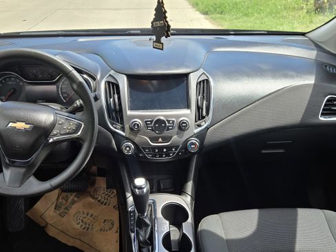 Used 2018 Chevrolet Cruze LT image 26