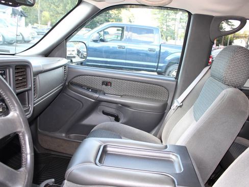 Used 2004 Chevrolet Avalanche 4x4 image 14