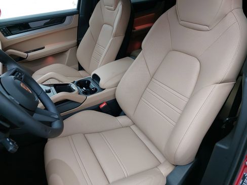 New 2026 Porsche Cayenne image 17