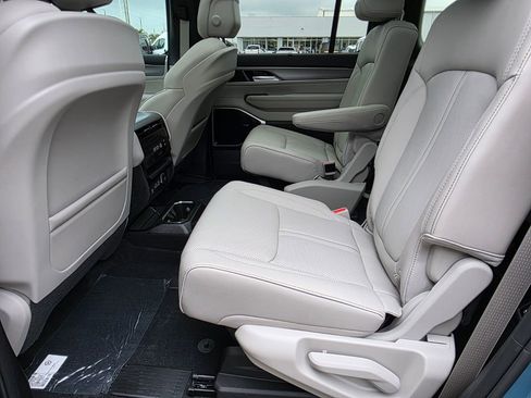 New 2026 Jeep Grand Wagoneer Limited AWD/4WD image 9