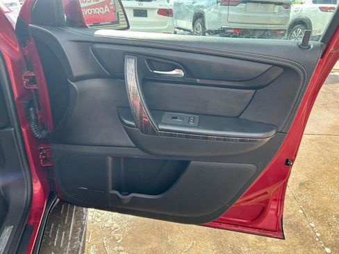 Used 2013 GMC Acadia SLT image 16