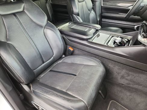 Used 2022 Jeep Wagoneer Series III w/ Flexible Seating Group AWD/4WD image 14
