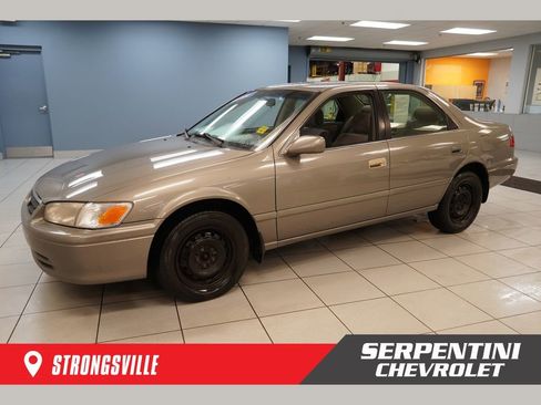 Used 2000 Toyota Camry LE FWD image 1