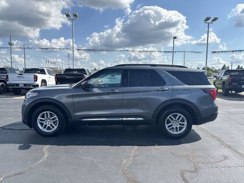 Used 2025 Ford Explorer Active AWD/4WD image 2